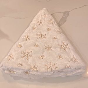 Gold sequined snowflake 46 inch fuzzy Christmas tree skirt